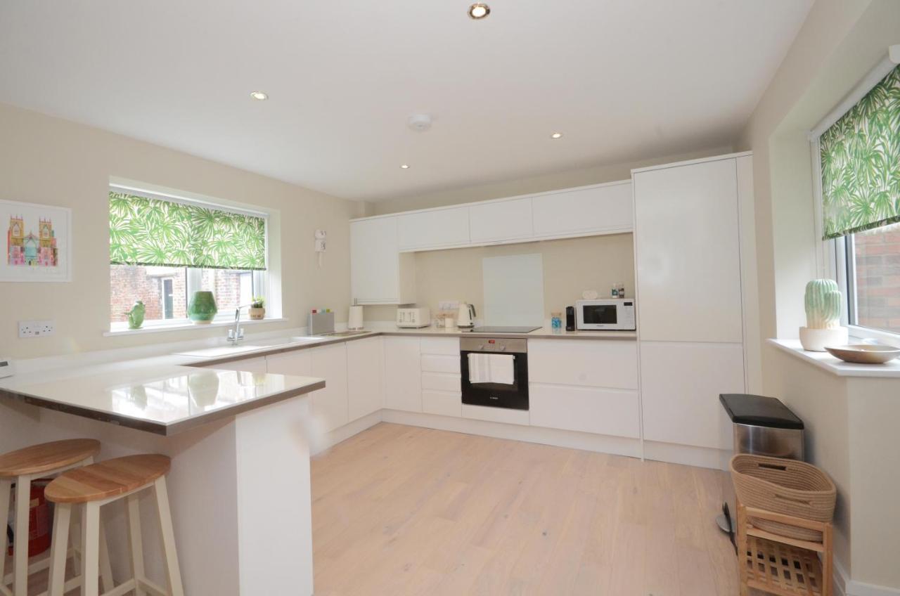 The Mews - 2 Bedroom Luxury, Spacious House With Free Parking York Extérieur photo